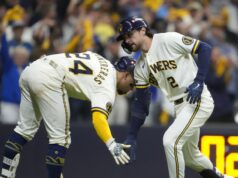 Lara y dominante bullpen ayudan a Cerveceros a llevarse el Juego 1 de SCLN