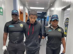 Se entrega a la Policía joven señalado por asalto en Villa María captado en video