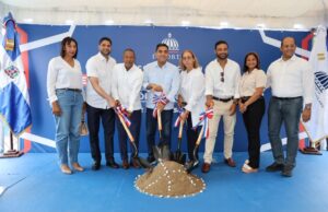 Ministro Kelvin Cruz inicia construcción de multiuso en Los Cacaos, San Cristóbal