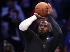 LeBron James juega por primera vez con los Philadelphia 76ers