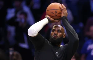 LeBron James juega por primera vez con los Philadelphia 76ers