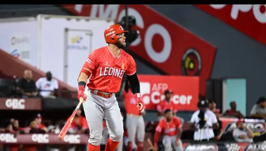 Escogido sigue imparable; Águilas estropea debut Bauer; Licey vence Toros