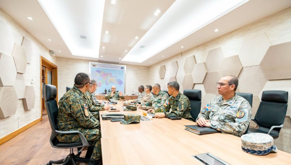 Ministro de Defensa encabeza reunión estratégica para dar seguimiento a situación en Haití