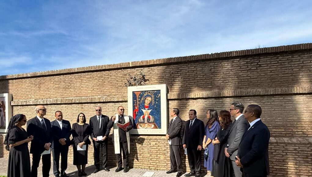 Abinader pide al pueblo dominicano orar por la salud del papa León XIV desde el Vaticano