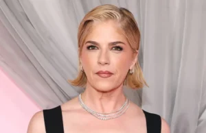 La actriz Selma Blair se declara no culpable de agredir a policía tras incidente en vuelo