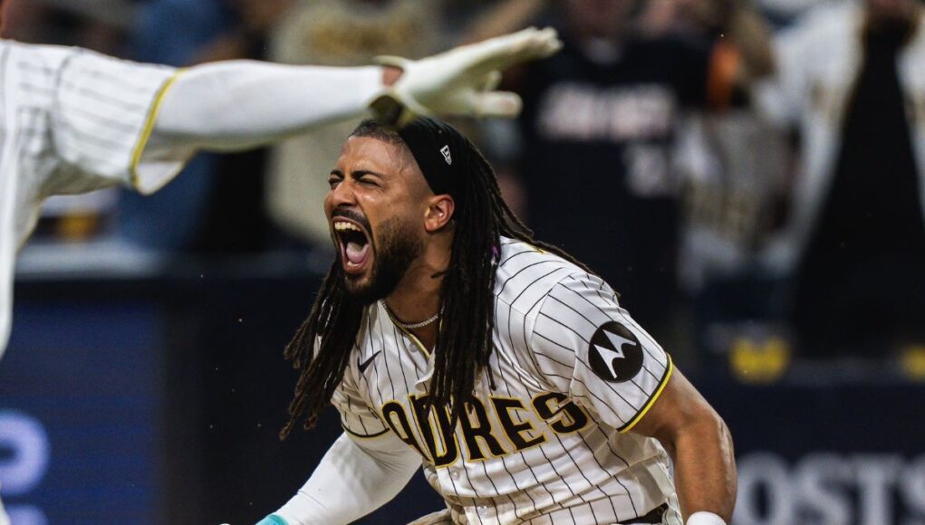 Padres despachan rápido a los Cachorros y barren la Serie del Comodín