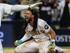 Padres despachan rápido a los Cachorros y barren la Serie del Comodín